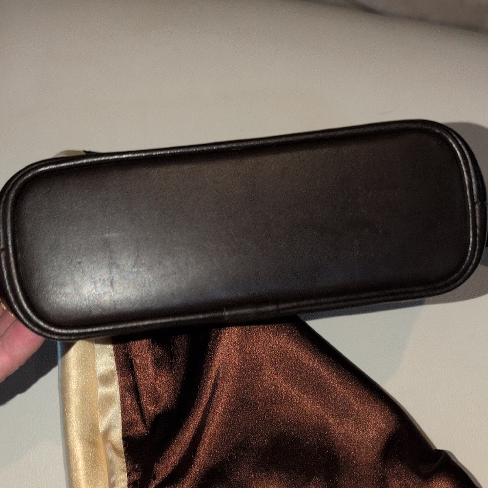 Dooney & Bourke Croc-Embossed Brown Toiletry Bag With A Dusty - Picture 3 of 8